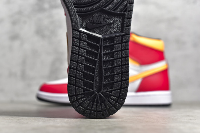 Air Jordan 1 retro high OG light fusion red 555088-603 - Image 4