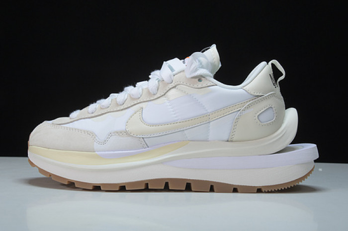 Nike vaporwaffle sacai sail gum dd1875-100