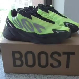 Customer Review: Yeezy Boost 700 MNVN Phosphor