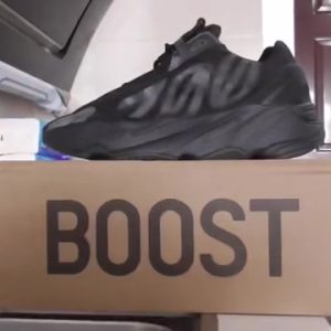 Customer Review: Yeezy Boost 700 MNVN Triple Black