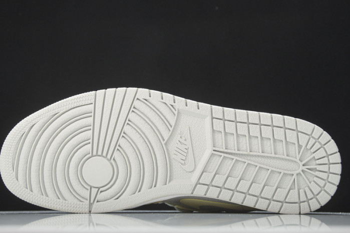 Air Jordan 1 mid da4666-001 - Image 4