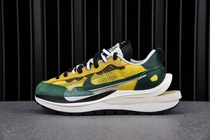 Nike vaporwaffle sacai tour yellow stadium green cv1363-700