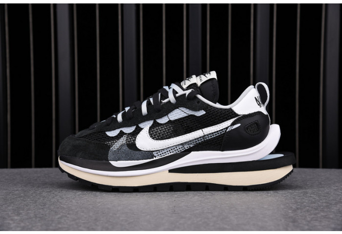 Nike vaporwaffle sacai black white cv1363-001 - Image 2