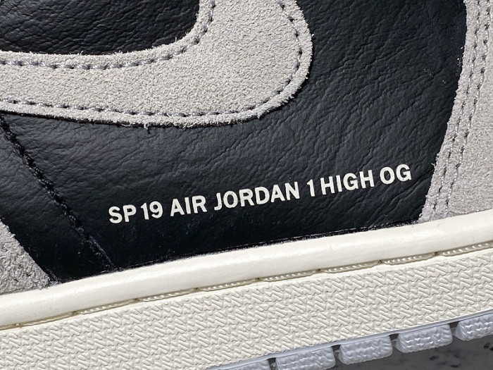 Air Jordan 1 retro high neutral grey hyper crimson 555088-018 - Image 4