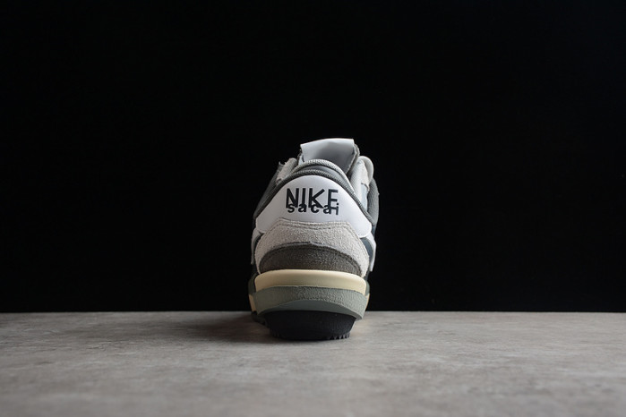 sacai x Nike zoom cortez 4.0 dark grey white green dq0581-001 - Image 4