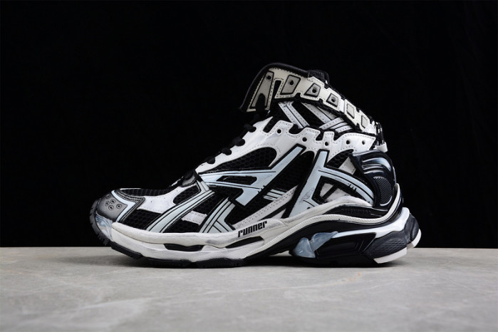 Balenciaga triple trainer BTT-152