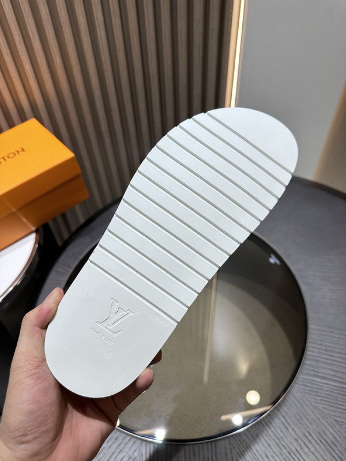 Louis Vuitton Sandals LV-170033 - Image 4