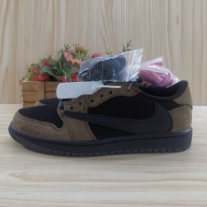 Travis Scott x Air Jordan 1 Low OG DM7866-202