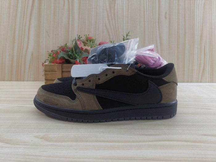 Travis Scott x Air Jordan 1 Low OG DM7866-202