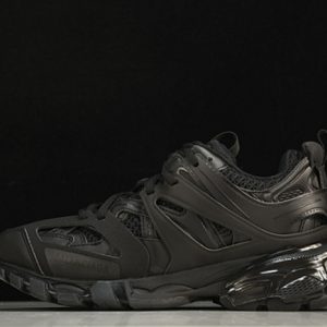 Balenciaga triple trainer BTT-082