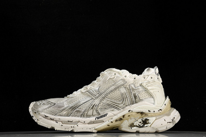Balenciaga triple trainer BTT-147