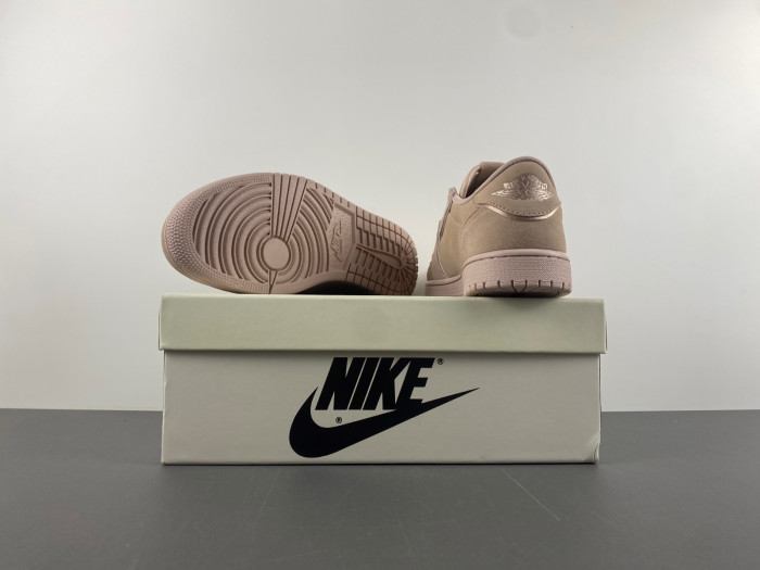 Travis Scott x Air Jordan 1 Low OG AO1935-204 - Image 4