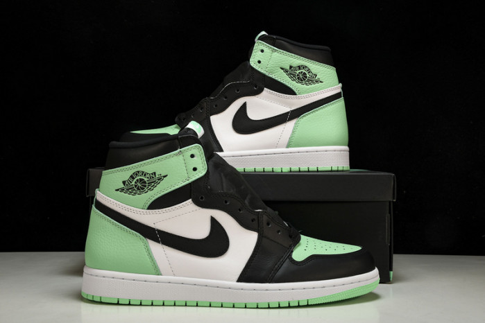 Air Jordan 1 High OG Green Glow DZ5485-130 - Image 4