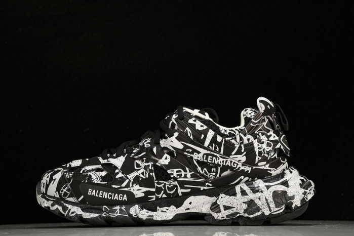 Balenciaga triple trainer BTT-107