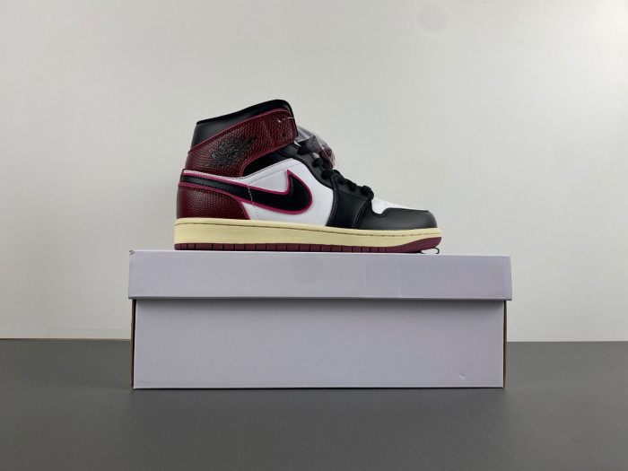 Air Jordan 1 Mid FQ7818-101 - Image 4