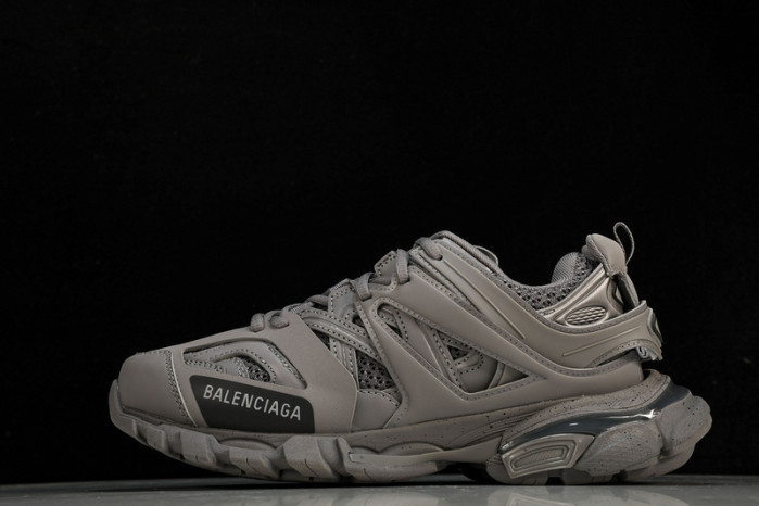 Balenciaga triple trainer BTT-142