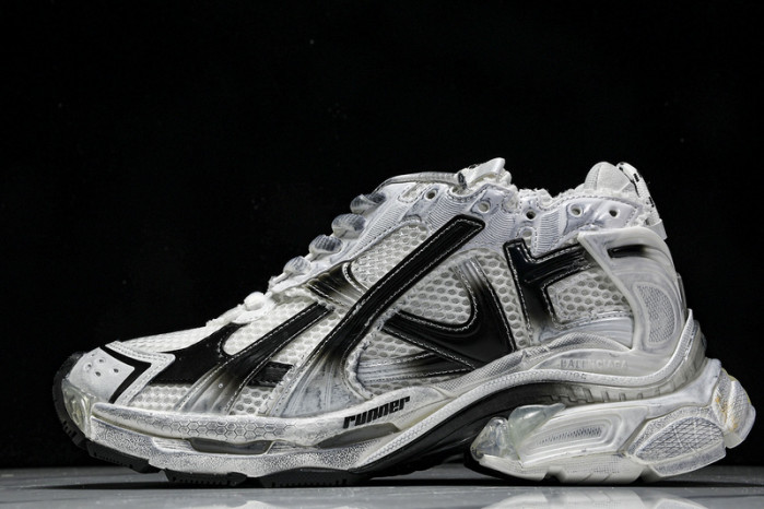 Balenciaga triple trainer BTT-183