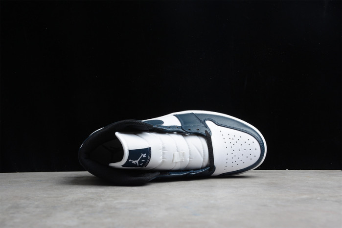 Air Jordan 1 mid armory navy 554724-411 - Image 4