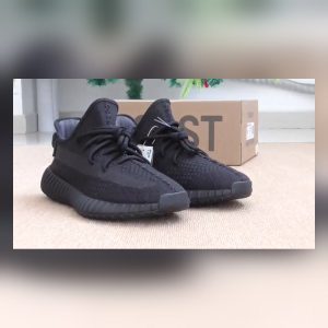 Early Look at Yeezy Boost 350 V2 Onyx Unboxing Review & On Feet