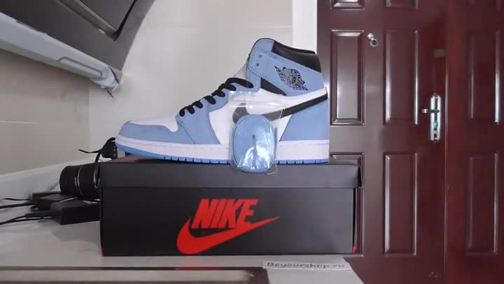 Air Jordan 1 University Blue